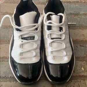 Nike Air Jordan 11XI Retro B&W Concord Size 8